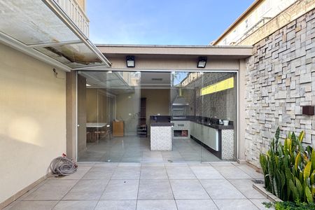 Casa de condomínio à venda com 232m², 3 quartos e 4 vagasQuintal 