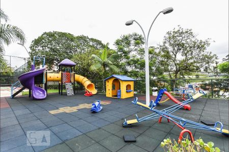 Casa de condomínio à venda com 232m², 3 quartos e 4 vagasÁrea comum - Playground