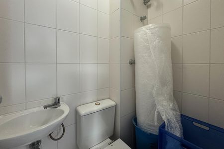 Casa de condomínio à venda com 232m², 3 quartos e 4 vagasBanheiro de serviço