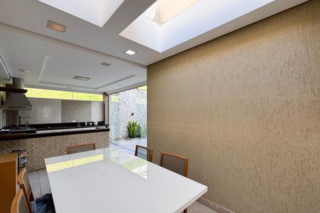 Casa de condomínio à venda com 232m², 3 quartos e 4 vagasÁrea gourmet