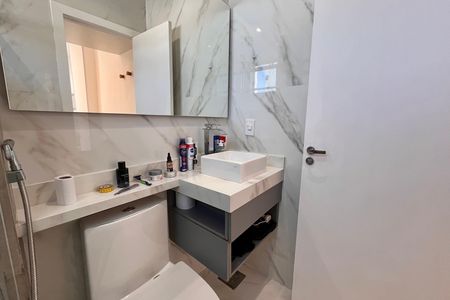 Banheiro  de kitnet/studio para alugar com 1 quarto, 35m² em Copacabana, Rio de Janeiro