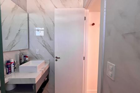 Banheiro  de kitnet/studio para alugar com 1 quarto, 35m² em Copacabana, Rio de Janeiro