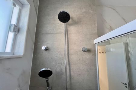 Banheiro  de kitnet/studio para alugar com 1 quarto, 35m² em Copacabana, Rio de Janeiro