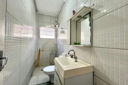 Banheiro de casa à venda com 3 quartos, 120m² em Cidade Domitila, São Paulo