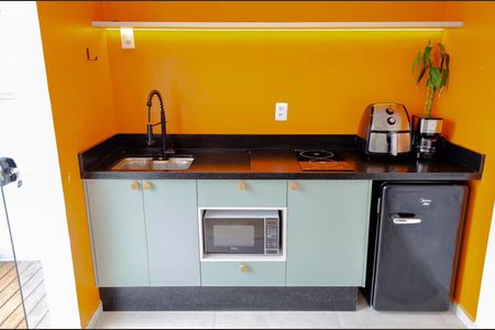 Cozinha de apartamento para alugar com 1 quarto, 25m² em Campeche, Florianópolis