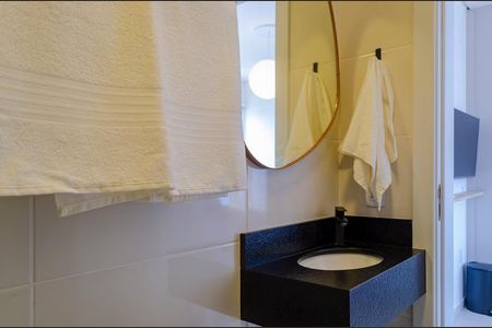Banheiro de apartamento para alugar com 1 quarto, 25m² em Campeche, Florianópolis