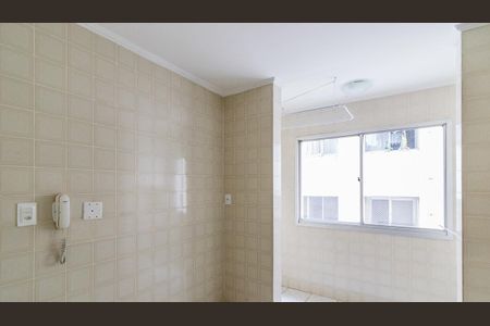 Apartamento à venda com 81m², 2 quartos e 1 vaga Apartamento à venda com 81m², 2 quartos e 1 vagaBanheiro