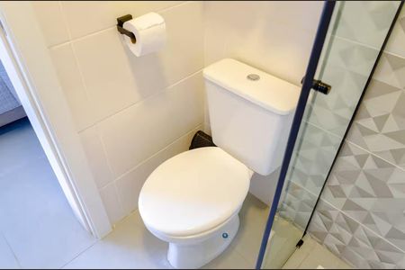 Banheiro de apartamento para alugar com 1 quarto, 25m² em Campeche, Florianópolis