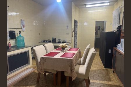 Casa à venda com 4 quartos, 200m² em Realengo, Rio de Janeiro