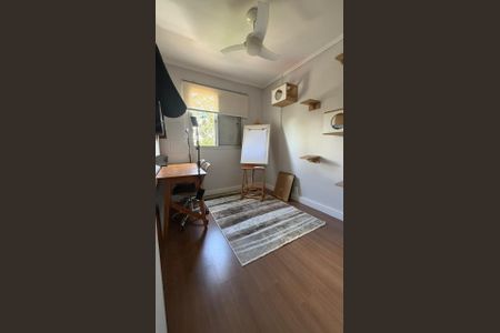 Quarto de apartamento à venda com 3 quartos, 57m² em Conjunto Promorar Raposo Tavares, São Paulo