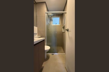 Banheiro  de apartamento à venda com 3 quartos, 57m² em Conjunto Promorar Raposo Tavares, São Paulo