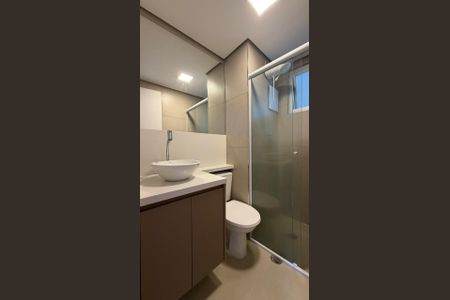 Banheiro  de apartamento à venda com 3 quartos, 57m² em Conjunto Promorar Raposo Tavares, São Paulo