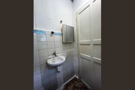 Banheiro de casa de condomínio para alugar com 1 quarto, 45m² em São João Climaco, São Paulo