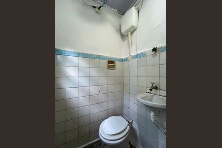 Banheiro de casa de condomínio para alugar com 1 quarto, 45m² em São João Climaco, São Paulo