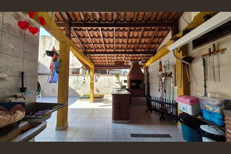 Casa à venda com 250m², 3 quartos e 1 vagaArea de serviço