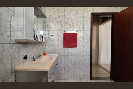 Casa à venda com 250m², 3 quartos e 1 vagaBanheiro 