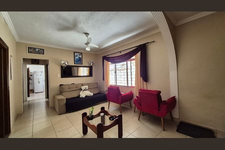 Casa à venda com 250m², 3 quartos e 1 vagaSala