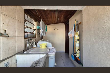Casa à venda com 250m², 3 quartos e 1 vagaArea de serviço - Fundos
