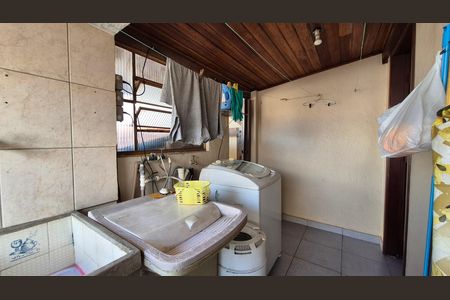 Casa à venda com 250m², 3 quartos e 1 vagaArea de serviço - Fundos