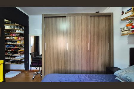 Casa à venda com 250m², 3 quartos e 1 vagaQuarto - Fundos