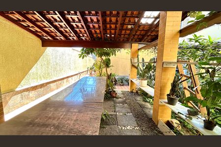 Casa à venda com 354m², 4 quartos e 5 vagasChurrasqueira