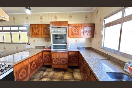 Casa à venda com 354m², 4 quartos e 5 vagasCozinha