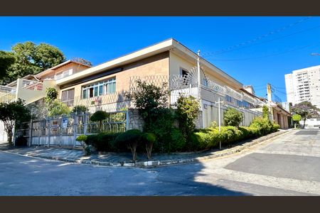Casa à venda com 354m², 4 quartos e 5 vagasFachada do imóvel 
