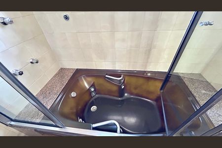Casa à venda com 354m², 4 quartos e 5 vagasBanheiro 4