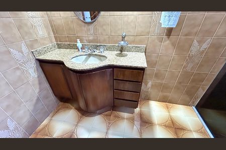 Casa à venda com 354m², 4 quartos e 5 vagasBanheiro 5