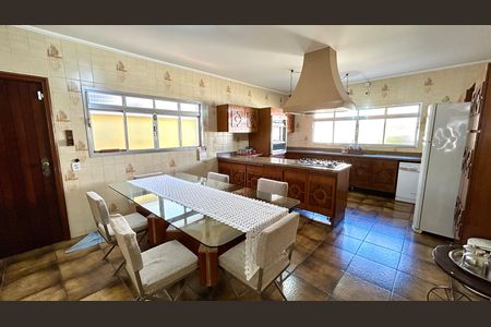 Casa à venda com 354m², 4 quartos e 5 vagasCozinha