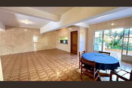 Casa à venda com 354m², 4 quartos e 5 vagasGaragem