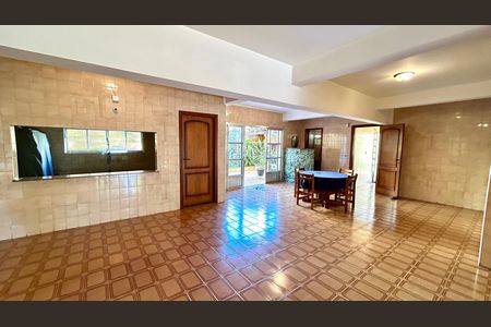 Casa à venda com 354m², 4 quartos e 5 vagasGaragem