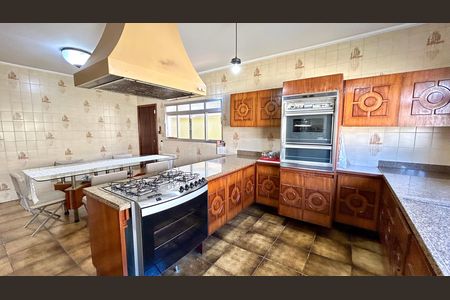 Casa à venda com 354m², 4 quartos e 5 vagasCozinha