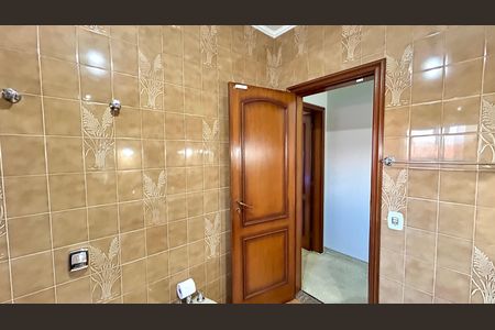 Casa à venda com 354m², 4 quartos e 5 vagasBanheiro 5