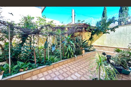Casa à venda com 354m², 4 quartos e 5 vagasQuintal 
