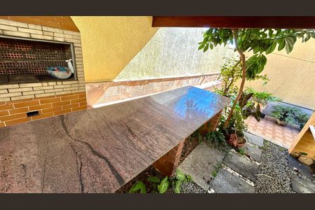 Casa à venda com 354m², 4 quartos e 5 vagasChurrasqueira