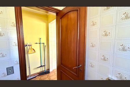 Casa à venda com 354m², 4 quartos e 5 vagasBanheiro 1