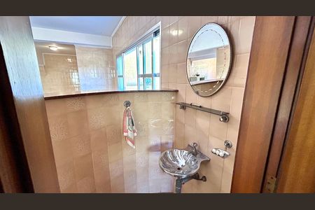 Casa à venda com 354m², 4 quartos e 5 vagasBanheiro 2