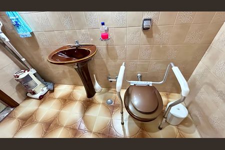 Casa à venda com 354m², 4 quartos e 5 vagasBanheiro 3