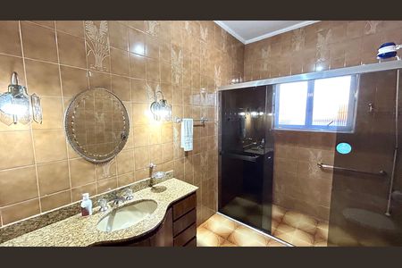 Casa à venda com 354m², 4 quartos e 5 vagasBanheiro 5