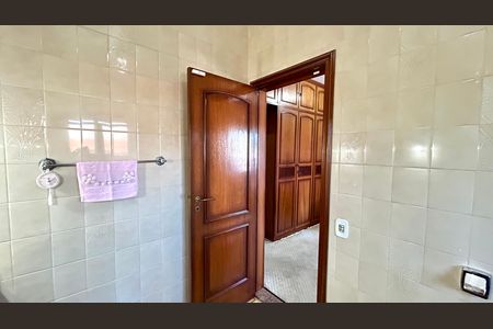 Casa à venda com 354m², 4 quartos e 5 vagasBanheiro 4
