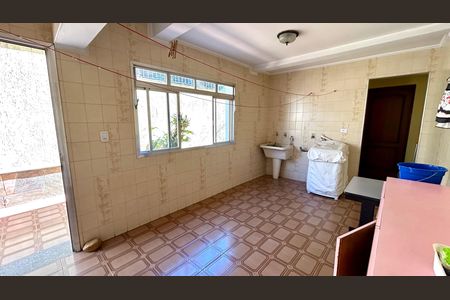 Casa à venda com 354m², 4 quartos e 5 vagasÁrea de Serviço