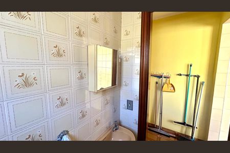 Casa à venda com 354m², 4 quartos e 5 vagasBanheiro 1