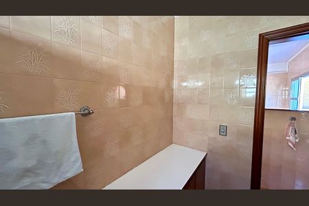 Casa à venda com 354m², 4 quartos e 5 vagasBanheiro 2