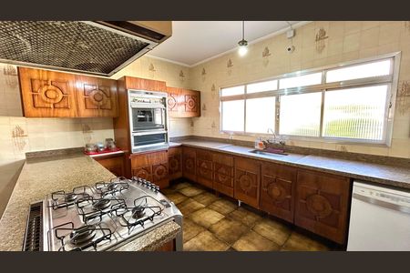 Casa à venda com 354m², 4 quartos e 5 vagasCozinha