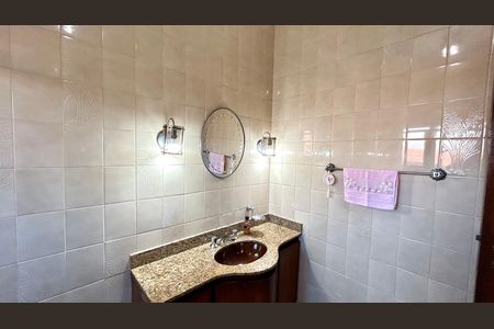 Casa à venda com 354m², 4 quartos e 5 vagasBanheiro 4