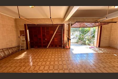 Casa à venda com 354m², 4 quartos e 5 vagasGaragem