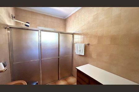 Casa à venda com 354m², 4 quartos e 5 vagasBanheiro 2