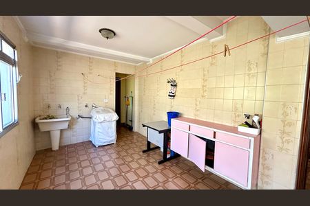 Casa à venda com 354m², 4 quartos e 5 vagasÁrea de Serviço