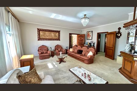 Casa à venda com 354m², 4 quartos e 5 vagasSala